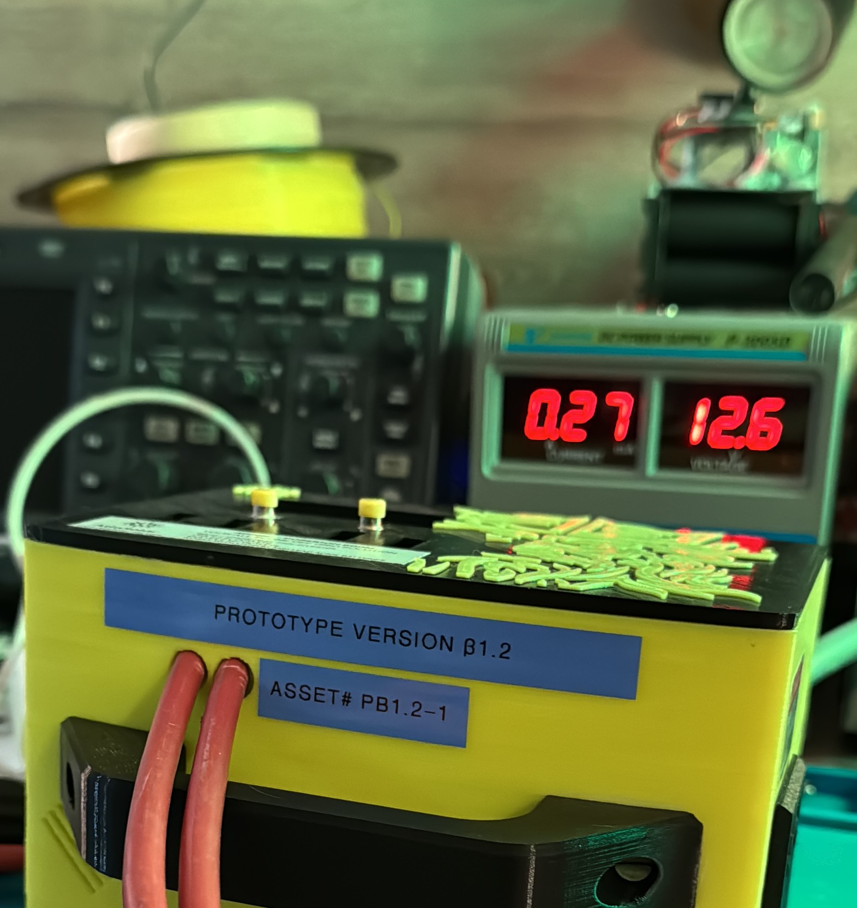 Itérations de prototypes d’alimentation portable provenant des archives de développement I2PS et AtlaSolar